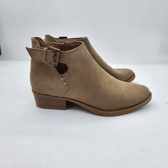 NIB Style & Co. Mabel Womens Taupe Almond Toe Faux Suede Ankle Boots Size 6.5 - Picture 2 of 13
